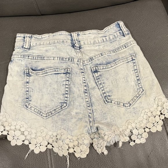 Refuge light blue denim high-waisted jean shorts with lace bottom. Size 0/short. - Picture 2 of 2